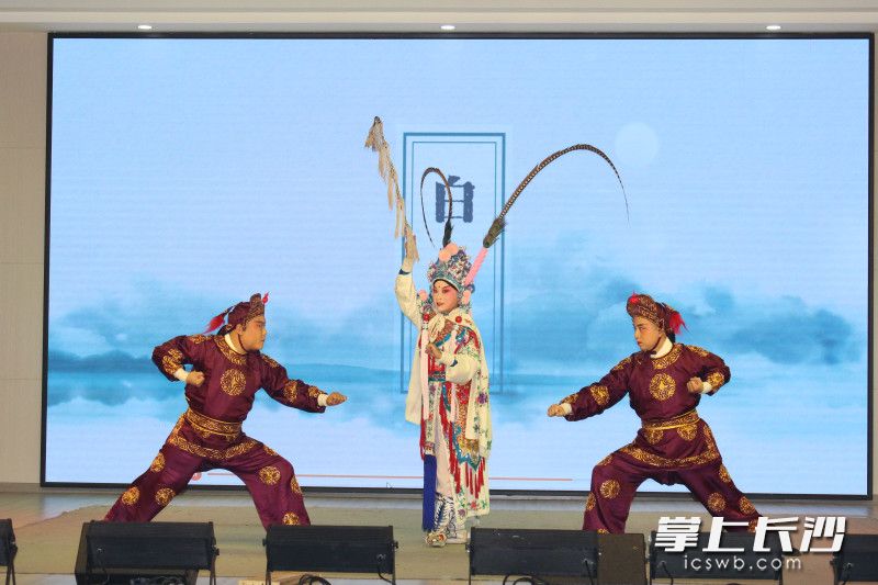 湖南省湘劇院的藝術(shù)家們帶來精彩的演出,。