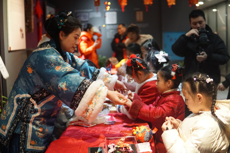 活動現(xiàn)場節(jié)日氣氛濃烈,。 均為長沙晚報通訊員 李穎娟 攝