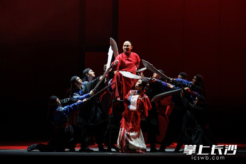 湘劇《夫人如見》在梅溪湖大劇院上演,。均為長沙市湘劇保護傳承中心供圖