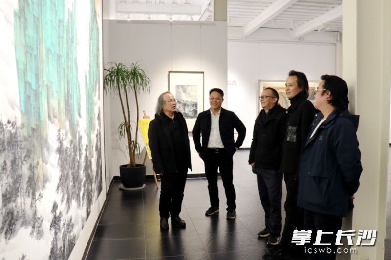 曠小津山水畫展在湖南現(xiàn)代美術館舉行。