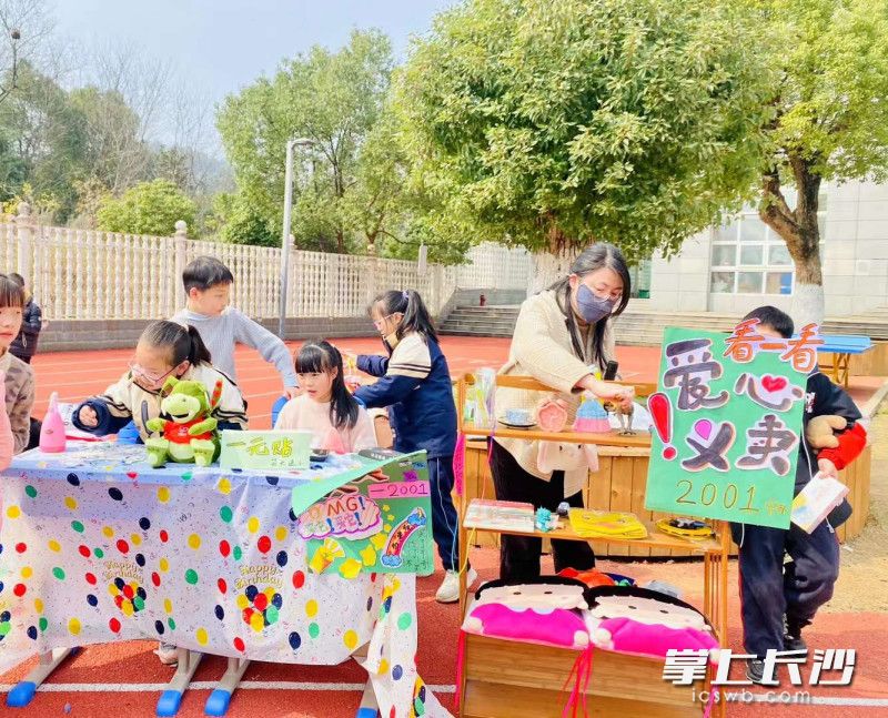 博才陽光實驗小學開展“讓愛傳遞,，心靈減壓”心理賦能專題活動。  均為長沙晚報通訊員付赟婷攝