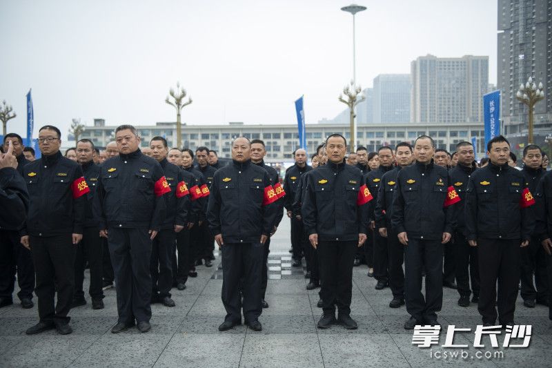 4月3日上午，“公交義警”啟動(dòng)儀式現(xiàn)場(chǎng),。 長(zhǎng)沙晚報(bào)全媒體記者 黃啟晴 攝