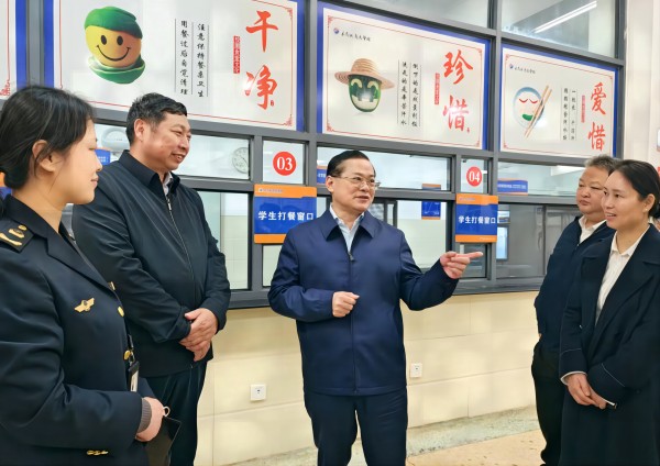 3日上午,，市委常委、市委政法委書記張敏帶隊到望城區(qū)開展巡林,、安全生產(chǎn)和食品安全督導(dǎo)工作,。