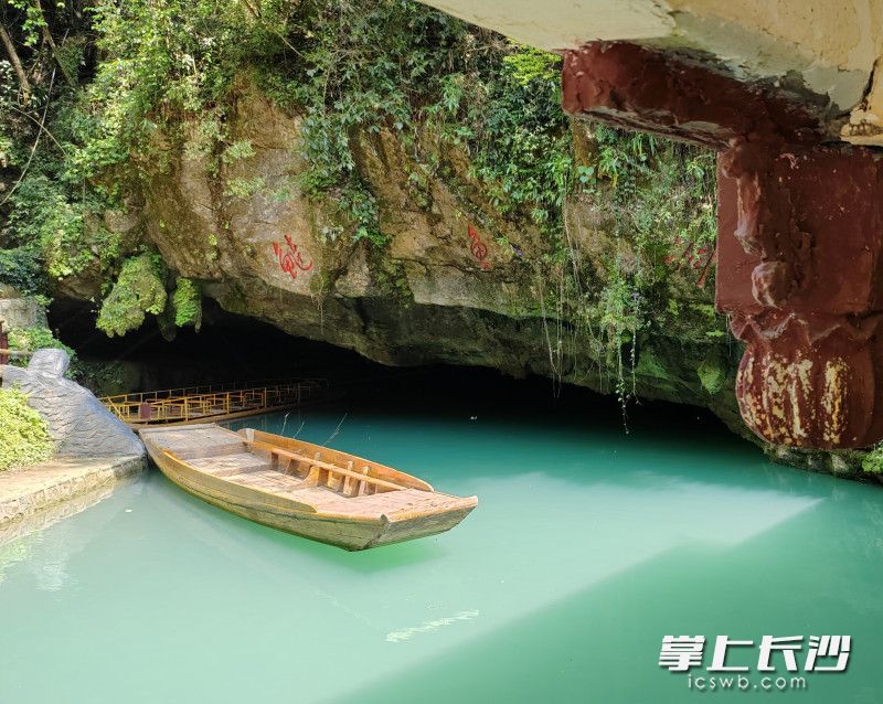 烏龍山大峽谷鰱魚洞 黃能 攝