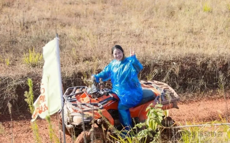 水上樂園、山地車,、卡丁車,、七彩滑道是孩子們最愛。