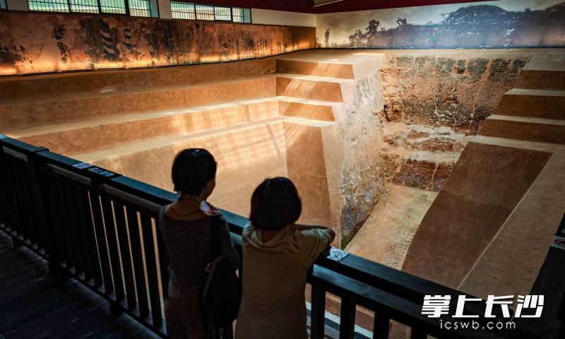 4月28日,，記者提前探訪馬王堆漢墓墓坑遺址,，5月1日，馬王堆漢墓墓坑遺址將恢復(fù)開(kāi)放,。均為長(zhǎng)沙晚報(bào)全媒體記者 鄒麟 攝