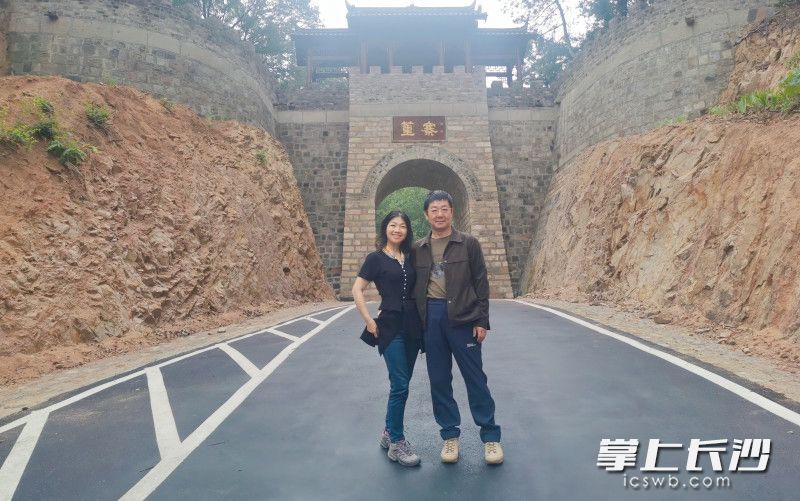 節(jié)假日和周末，鄒健和李艷夫婦常常外出拍鳥(niǎo),。