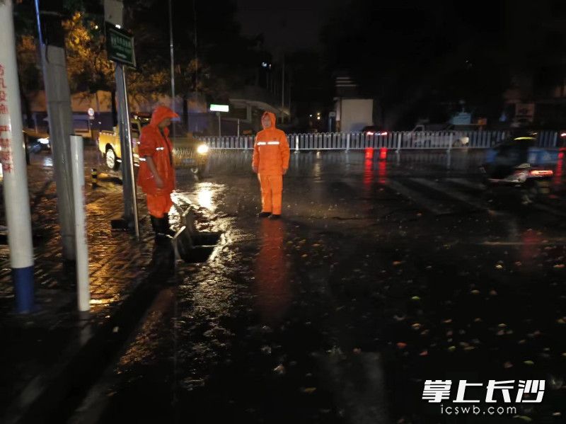 雨花區(qū)各相關部門快速行動及時排險,。 均為 通訊員 高興 攝