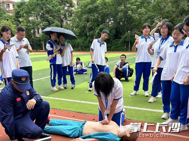 安全知識(shí)進(jìn)校園。均為長(zhǎng)沙晚報(bào)通訊員 王峰供圖
