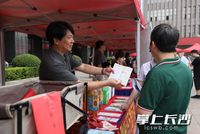 在廣場,、公園、企業(yè),、學(xué)校,、社區(qū)、公共場所,，一系列宣傳教育活動全面開花,。均為長沙晚報通訊員 向玲婭供圖