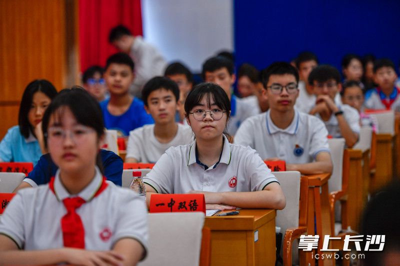 不少師生代表參加活動,。