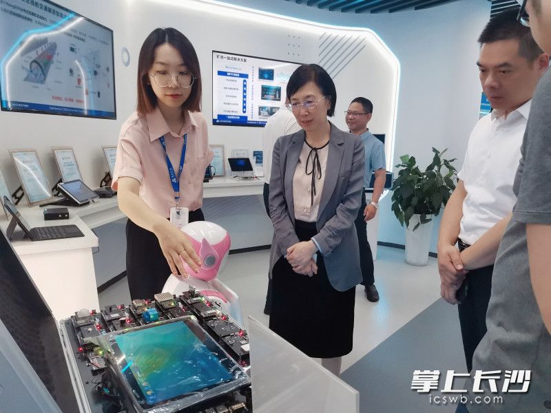 招商小隊(duì)拜訪企業(yè),。  均為長沙晚報(bào)通訊員李奕潛供圖