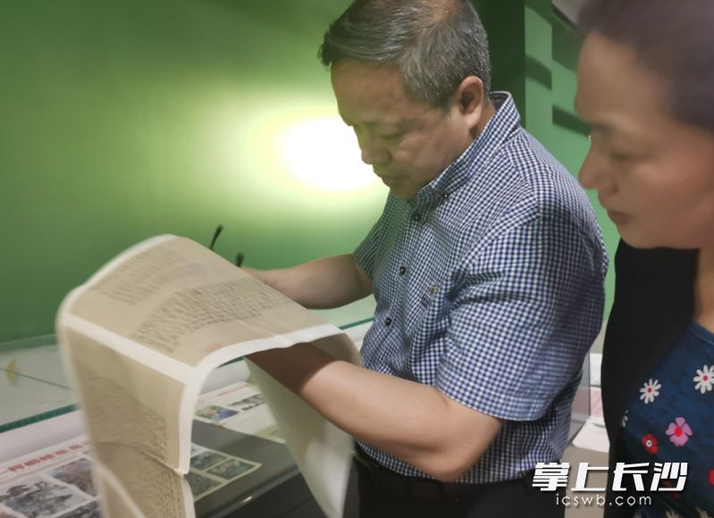 大賽目前已收到各類作品2000多件,，專家學者專注鑒賞書法作品,。