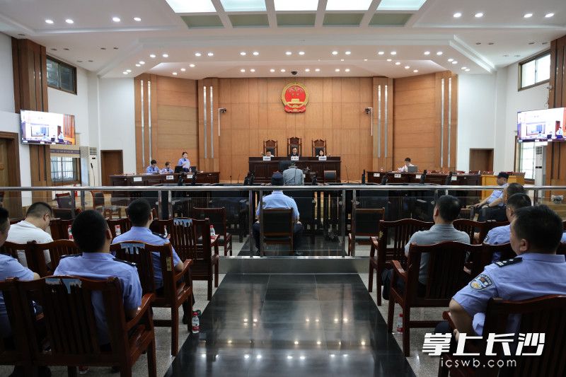 全省首例非法“拼改裝”電動自行車并銷售案開審現(xiàn)場。岳麓區(qū)法院供圖