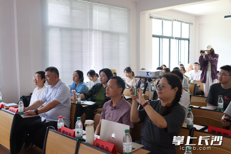 論壇現(xiàn)場(chǎng),。  均為長(zhǎng)沙晚報(bào)通訊員譚湘汝攝