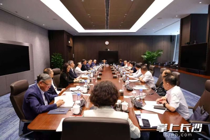 8月13日,，省委常委、市委書記吳桂英在京拜訪中信集團,。通訊員 供圖
