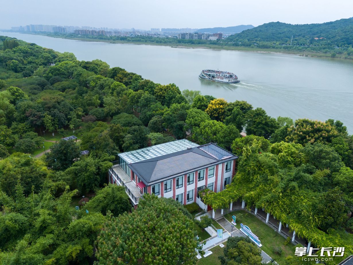 俯瞰長沙橘子洲零碳能源體驗廳,。  均為長沙晚報全媒體記者郭雨滴攝