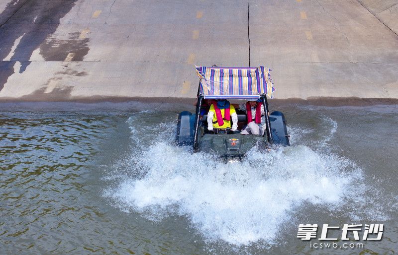 下水瞬間驚險(xiǎn)刺激,。