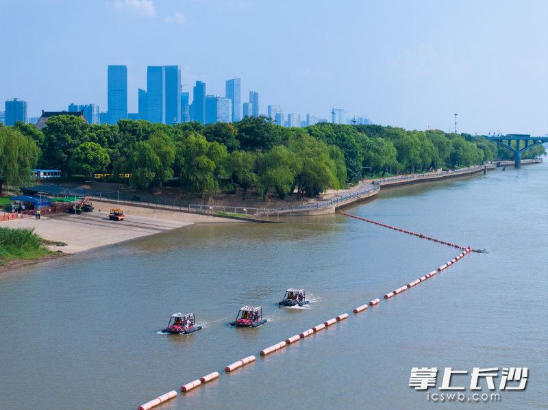 新奇獨(dú)特的水陸觀光方式得到了游客們的青睞。