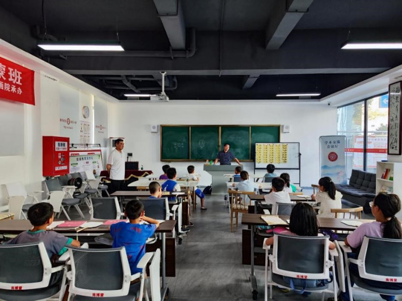 傳授相關(guān)習字經(jīng)驗,。南市社區(qū)供圖