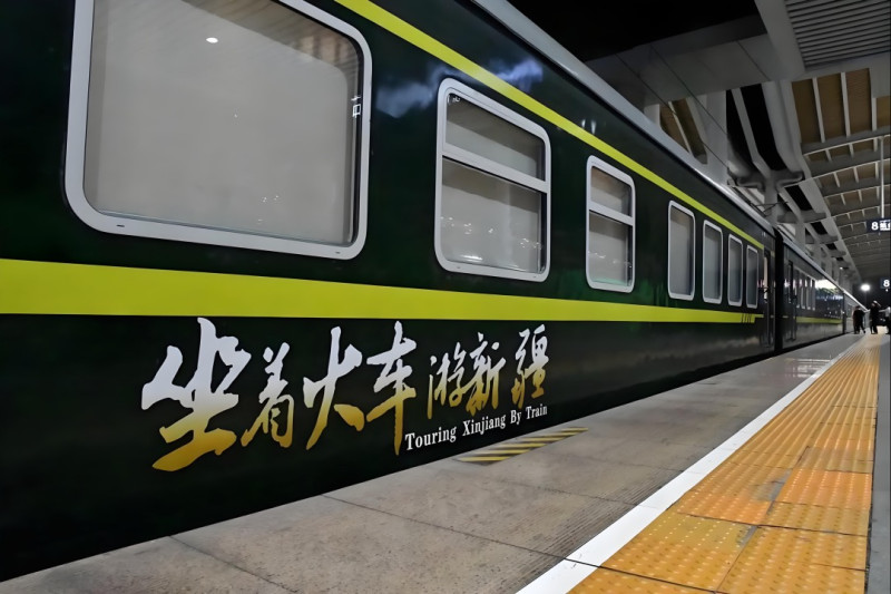 長沙晚報“一起閱山河·文旅中國行”欄目推出9月27日出發(fā)的“東疆+西疆+南疆+北疆+獨(dú)庫公路最美段+甘南+直達(dá)空調(diào)旅游專列19日游”,。均為資料圖片