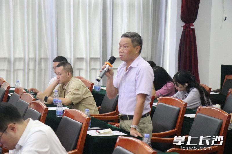 企業(yè)現(xiàn)場提問。