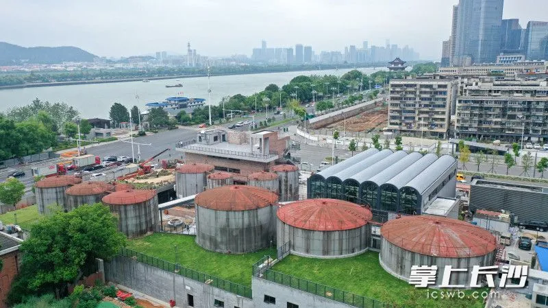 長沙油脂廠工業(yè)遺存地處臨江黃金地段，山水洲城的空間關(guān)系在此體現(xiàn)得淋漓盡致,。