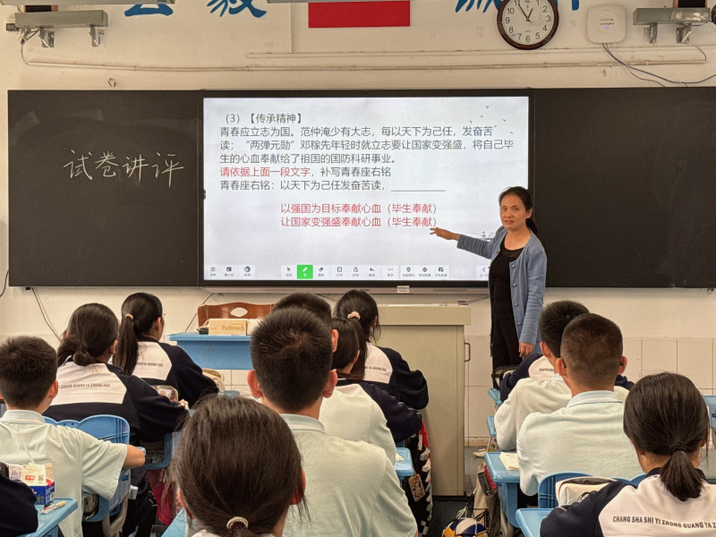 楊月英老師兢兢業(yè)業(yè),，從教26年，日復(fù)一日提供高質(zhì)量課堂,。長(zhǎng)沙晚報(bào)通訊員 陳燕 攝