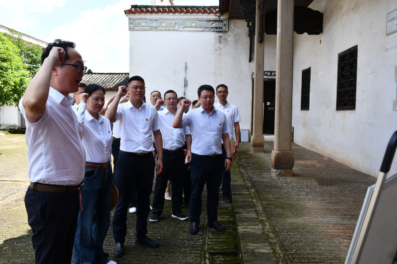 長(zhǎng)沙城發(fā)集團(tuán)北城公司黨支部以建設(shè)“學(xué)習(xí)型支部”為目標(biāo),，為金霞新城發(fā)展注入強(qiáng)勁紅色動(dòng)能。均為受訪者供圖