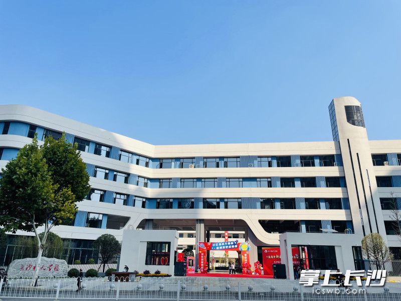 長(zhǎng)沙航天學(xué)校提質(zhì)改造后校門(mén)