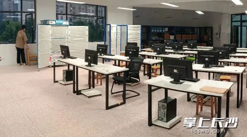 全新的實(shí)訓(xùn)室,。
