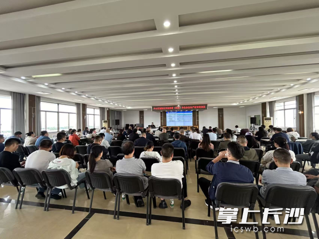 針對(duì)不同類型企業(yè)的特殊性和風(fēng)險(xiǎn)點(diǎn),，培訓(xùn)內(nèi)容進(jìn)行了精細(xì)化分類。長(zhǎng)沙晚報(bào)通訊員 唐毅供圖