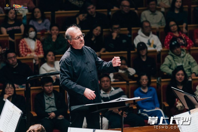 俄羅斯人民藝術(shù)家,、指揮家亞歷山大·魯丁,。均為長(zhǎng)沙音樂(lè)廳 供圖