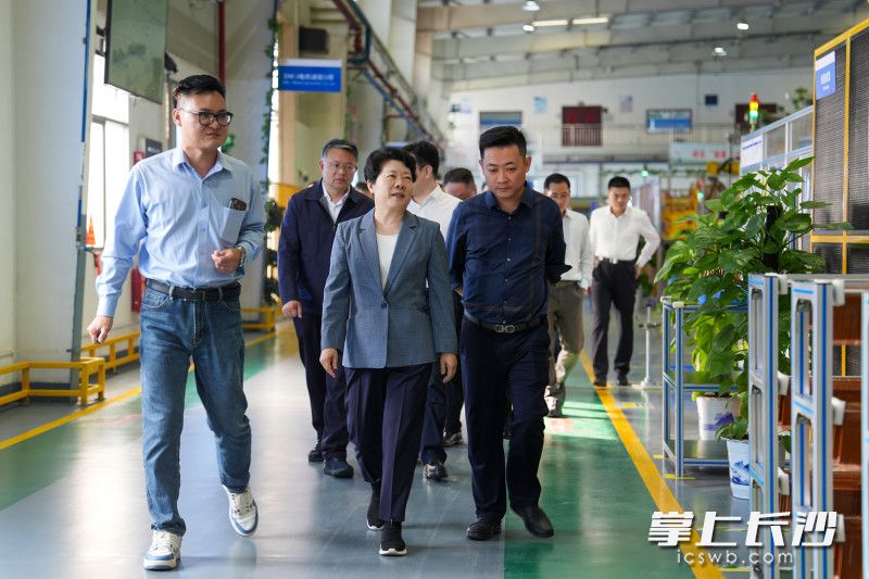11月4日下午,，省委常委,、市委書記吳桂英在雨花區(qū)調(diào)研，走進(jìn)長沙比亞迪雨花工廠,。