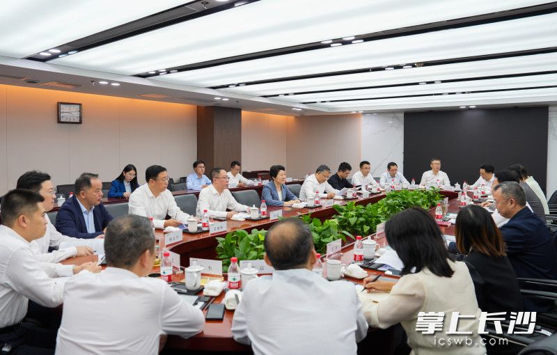 吳桂英在湖南中煙工業(yè)有限責(zé)任公司座談交流,。