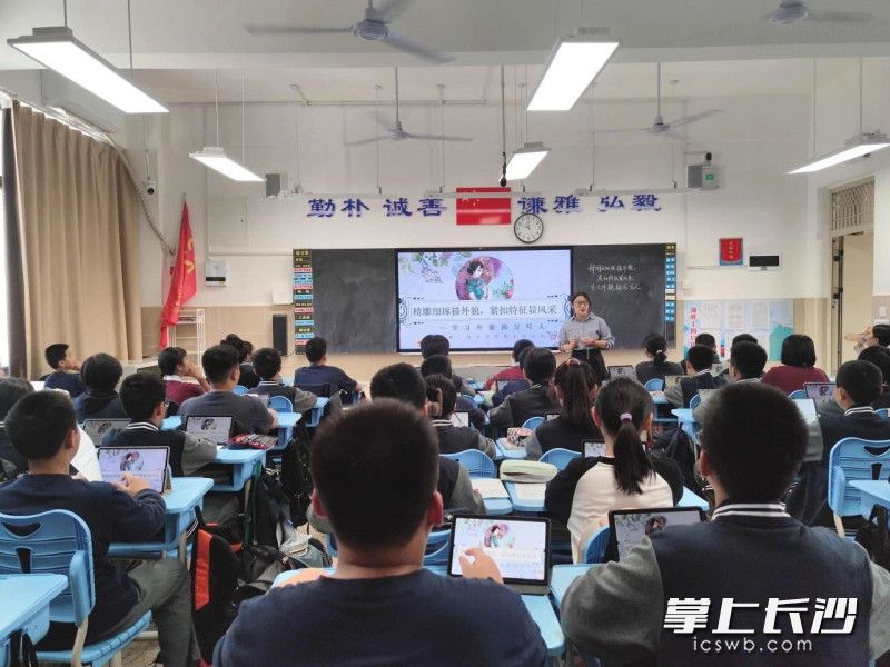 呈現(xiàn)了10校17堂精彩的智慧課堂,。