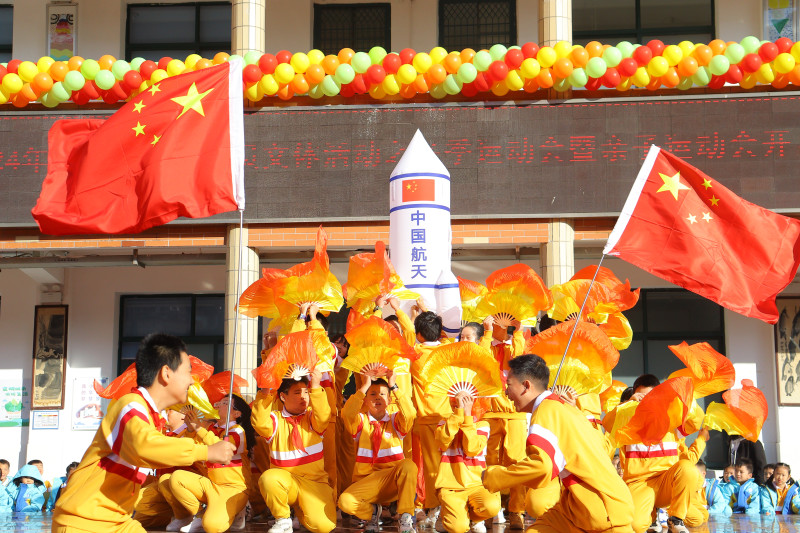 運動會開幕式上，融入了科技,、國防,、環(huán)保、傳統(tǒng)文化等各種元素,。均為長沙晚報通訊員 管添芷 供圖