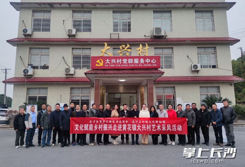市企事業(yè)文聯(lián)書畫家,、攝影家,、企業(yè)家開展藝術(shù)采風和創(chuàng)作雅集活動。