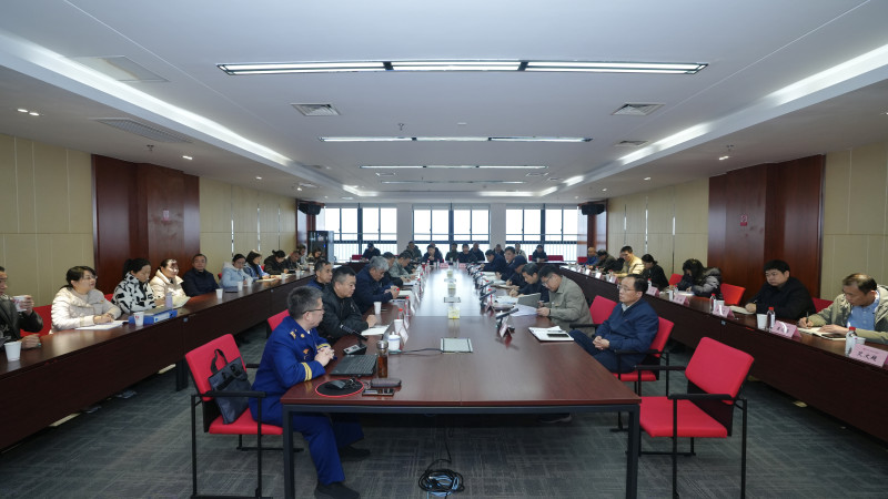市消防救援支隊(duì)副支隊(duì)長李文才為長沙市廣播電視臺（集團(tuán)）進(jìn)行消防安全管理專題培訓(xùn),。 長沙晚報通訊員 馮運(yùn)文 供圖