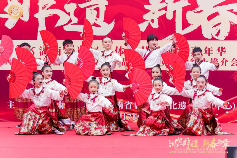 原創(chuàng)彈詞花鼓表演節(jié)目《我把長沙唱給你聽》。