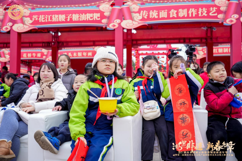 趕集市民。 均為省文化館供圖