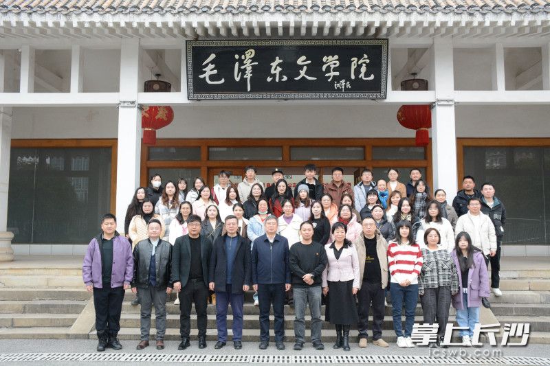 湖南省作協(xié)·番茄小說網(wǎng)絡文學作家創(chuàng)作研修班合影,。