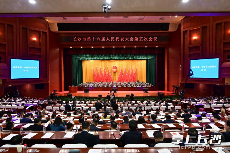 1月10日下午,，長(zhǎng)沙市第十六屆人民代表大會(huì)第五次會(huì)議圓滿完成各項(xiàng)議程，勝利閉幕,。 長(zhǎng)沙晚報(bào)全媒體記者 余劭劼 攝