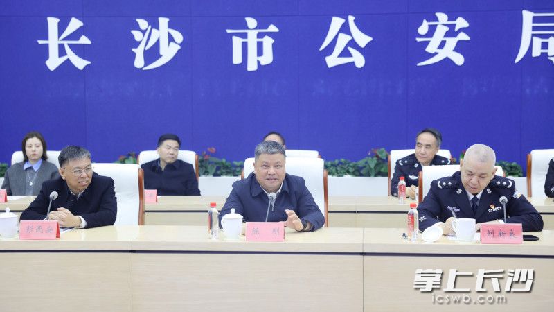 陳剛在長沙市公安局了解相關(guān)工作情況,。長沙晚報全媒體記者 盛磊 攝