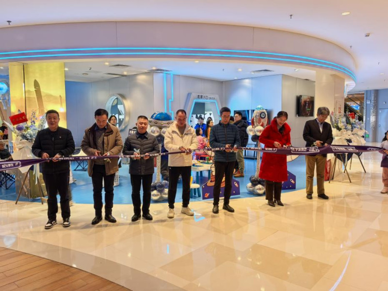 1月25日,，“宇宙猜想·啟程”大型宇宙探索VR沉浸體驗展在長房·24品生活中心開幕,。均為受訪者供圖