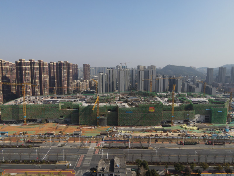永旺夢(mèng)樂(lè)城湘江新區(qū)項(xiàng)目主體結(jié)構(gòu)已封頂,，春節(jié)期間400余名建設(shè)者堅(jiān)守崗位,，全力沖刺6月竣備交付。   均為長(zhǎng)沙晚報(bào)通訊員 張?jiān)?供圖
