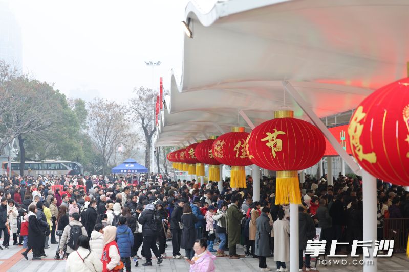 橘子洲景區(qū)春節(jié)期間攬客66.18萬人次,。 均為橘子洲景區(qū)供圖