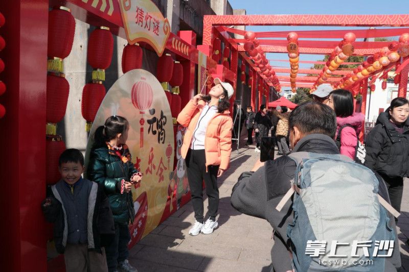 戶外愛(ài)好者們打卡陶公廟會(huì),，感受非遺文化魅力。