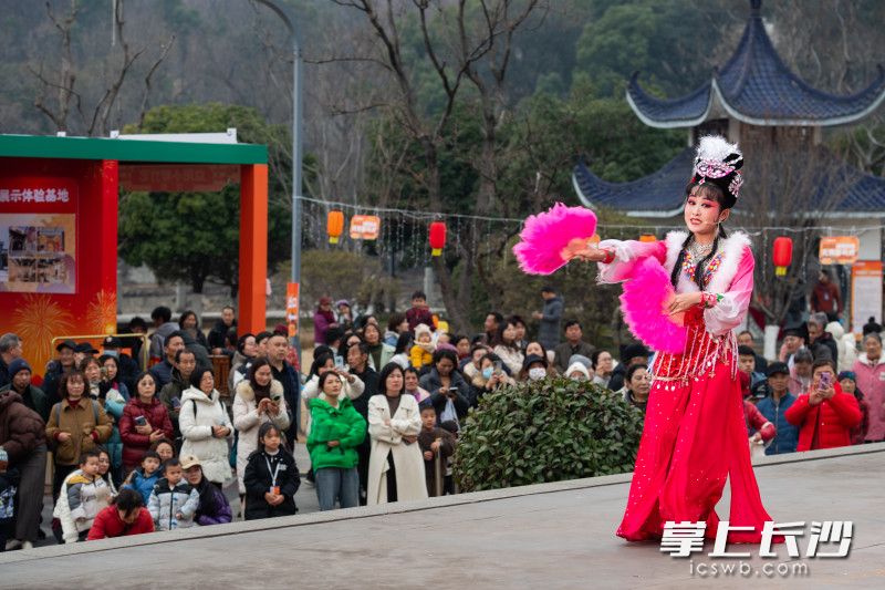 湖南傳統(tǒng)戲曲花鼓戲表演,。