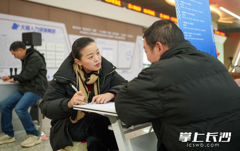 招聘會(huì)吸引了3000余名求職者參加,。